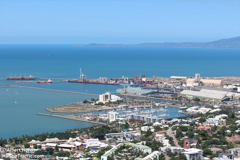 PORT OF CAGLIARI IN IT ITALY?PORT= HAFEN FOTO