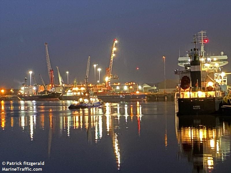  OF BROEK OP LANGEDIJK IN NL NETHERLANDS HAFEN FOTO