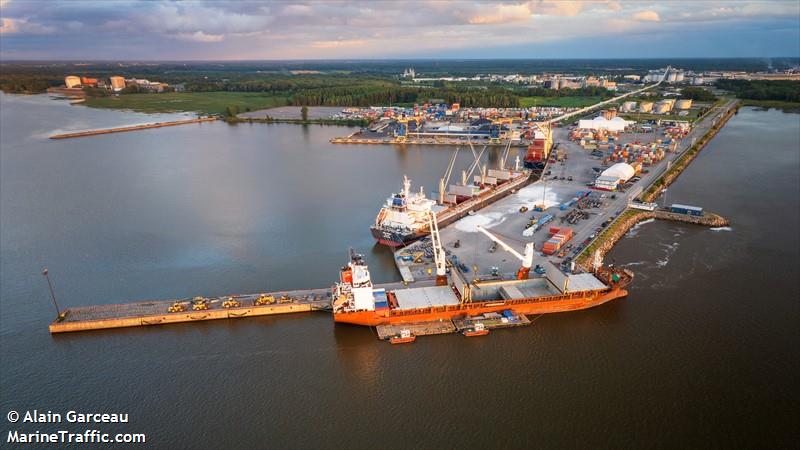  OF UITHOORN IN NL NETHERLANDS HAFEN FOTO