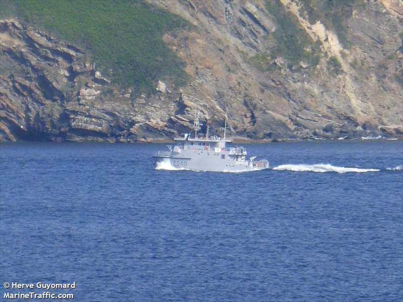 FRENCH WARSHIP FOTO