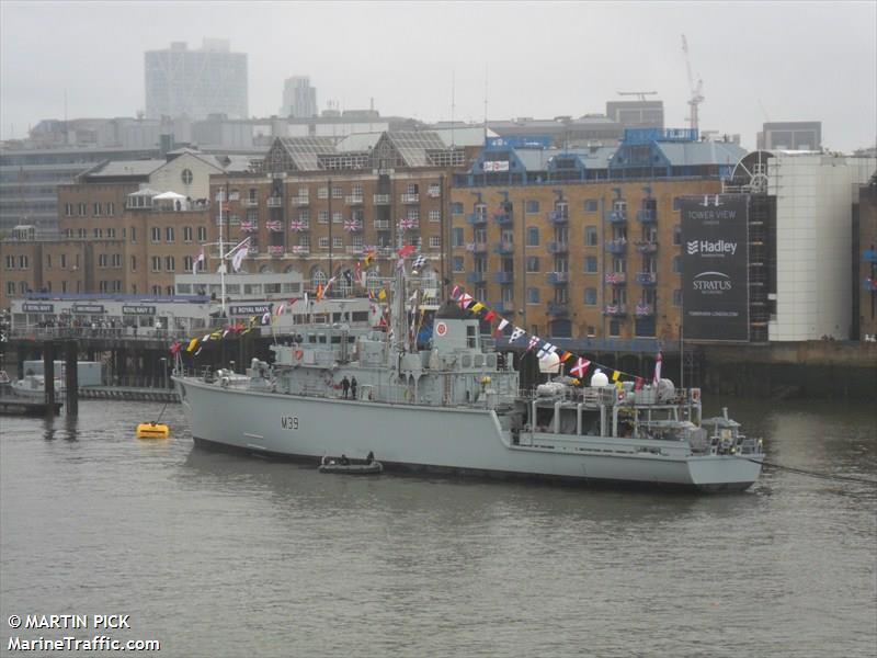 HMS HURWORTH FOTO