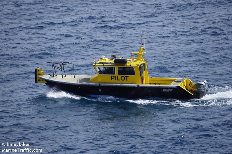 ST THOMAS PILOT BOAT FOTO