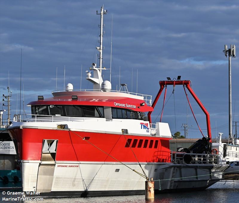 OFFSHORE SURVEYOR FOTO