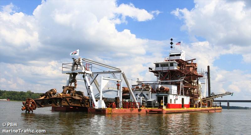 DREDGE PINE BLUFF FOTO