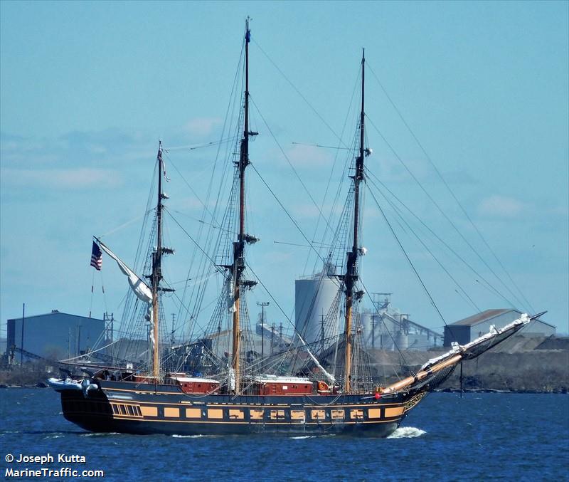 OLIVER HAZARD PERRY FOTO