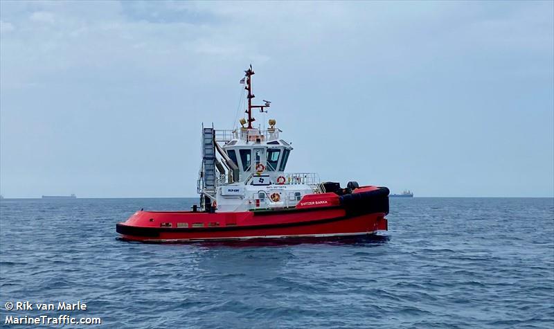 SVITZER BARKA FOTO