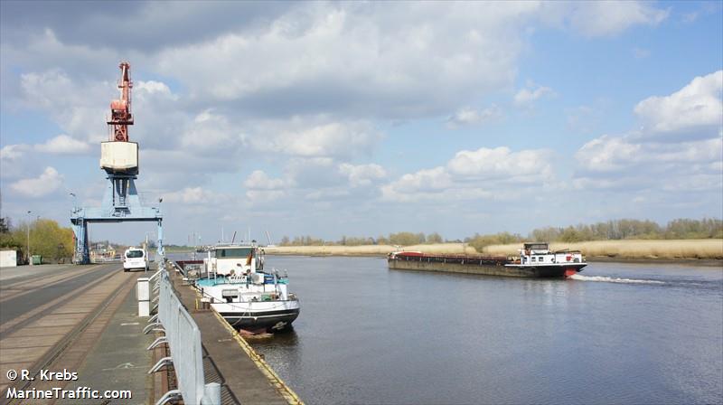  OF VOUDIA IN GR GREECE HAFEN FOTO