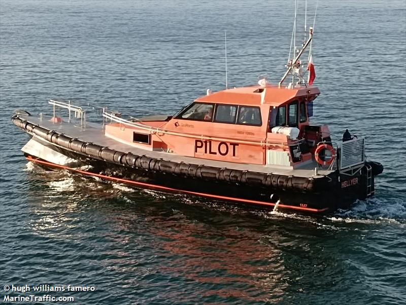 PILOT VESSEL HELLYER FOTO