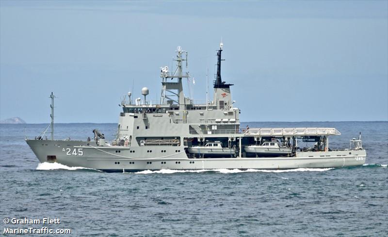 HMAS LEEUWIN FOTO