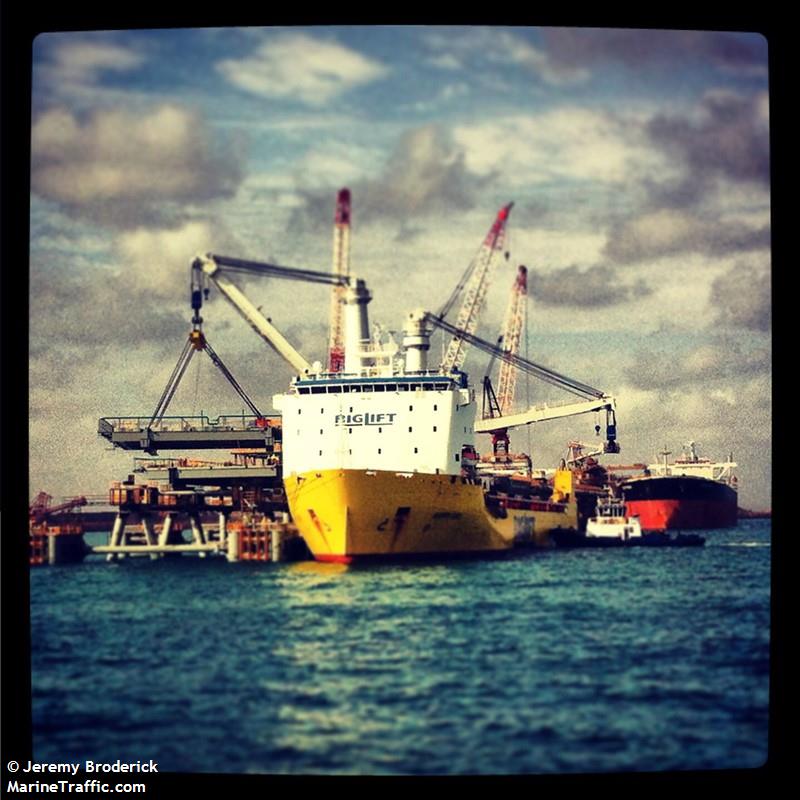  OF SPETSES IN GR GREECE HAFEN FOTO